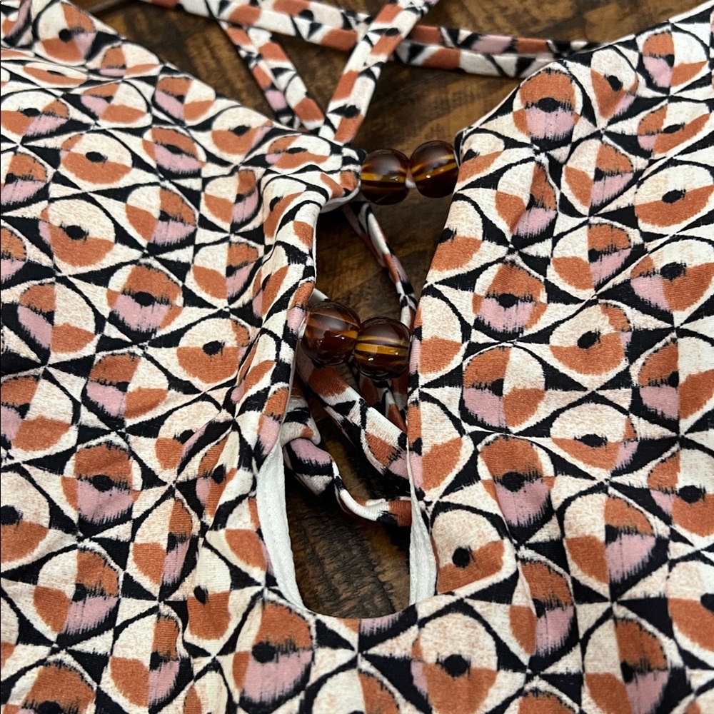 Geometric Patterned Swimsuit - Picture 4 of 11